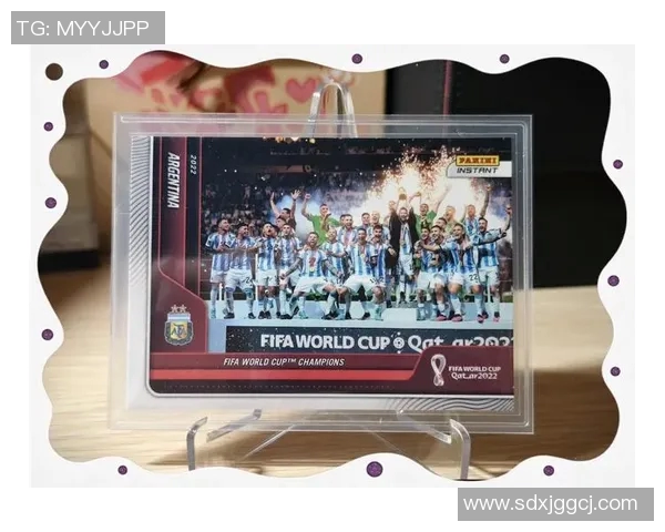 小孩子拆开球星卡足球视频瞬间激动反应引发全网热议